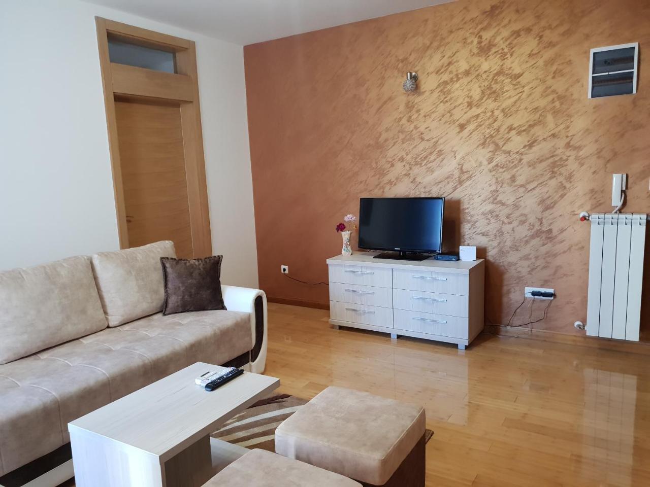 Apartman Kej Free Parking Kraljevo Exterior foto